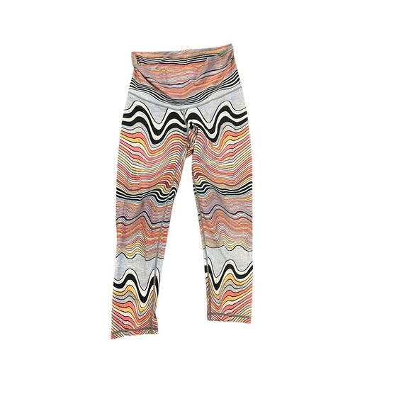 Niyama Sol Wavy psychadelic patterned capri leggings, no longer in print - Picture 1 of 5